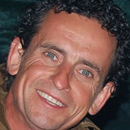 Headshot of Izak Burger